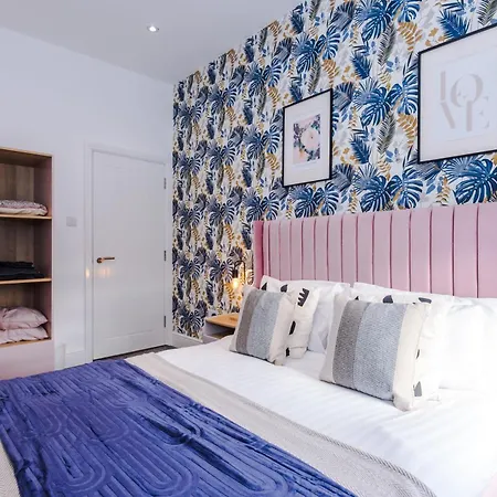 The Gatsby In 3 Bedrooms - Parking * Харрогейт