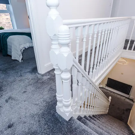 The Gatsby In Harrogate 3 Bedrooms - Parking