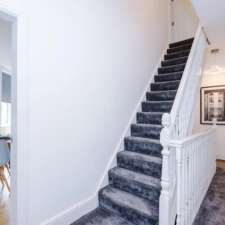 The Gatsby In 3 Bedrooms - Parking Harrogate