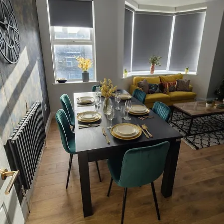 The Gatsby In 3 Bedrooms - Parking Harrogate