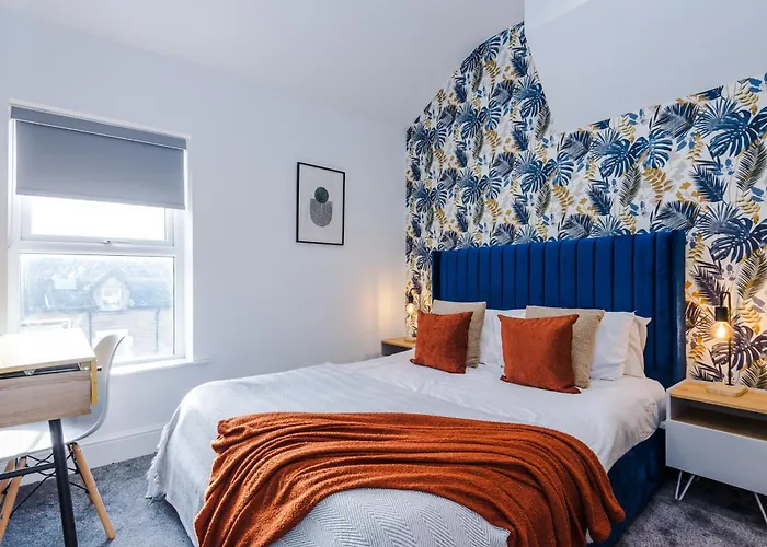 Gatsby House - Parking & Pool Table