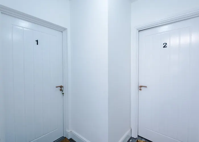 Gatsby House - Parking & Pool Table Apartman *