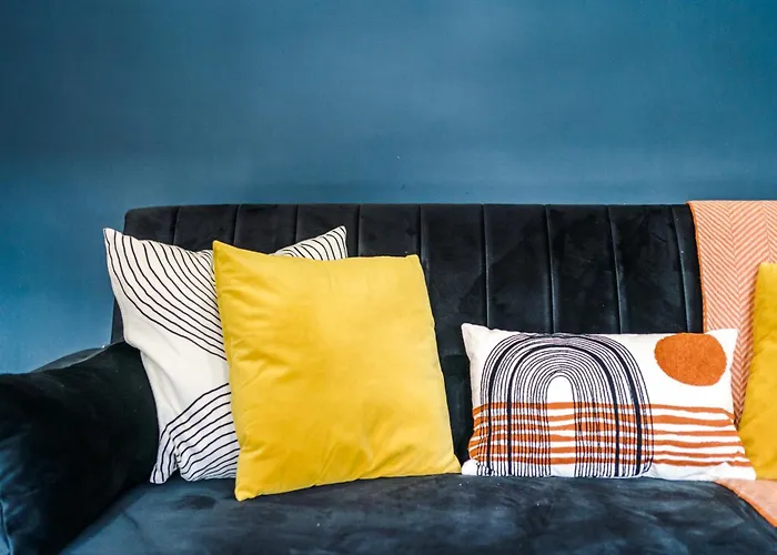 Gatsby House - Parking & Pool Table *