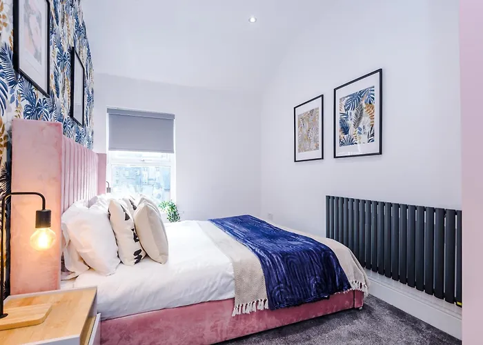 Gatsby House - Parking & Pool Table *