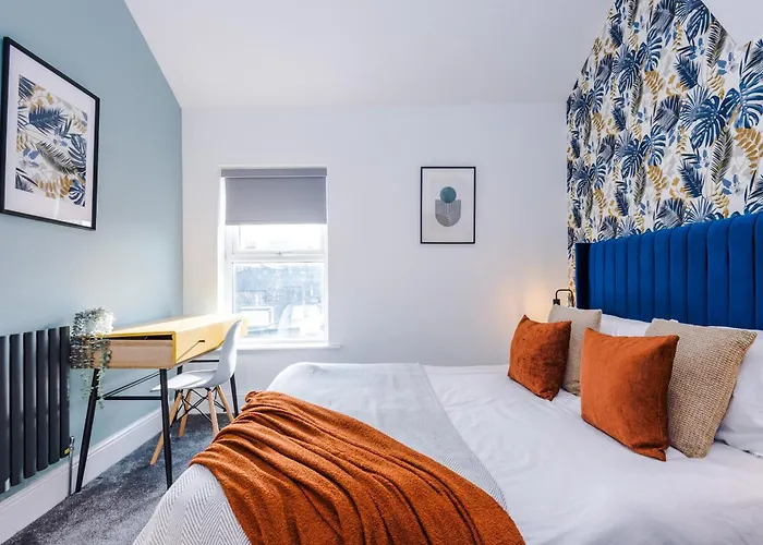 Gatsby House - Parking & Pool Table