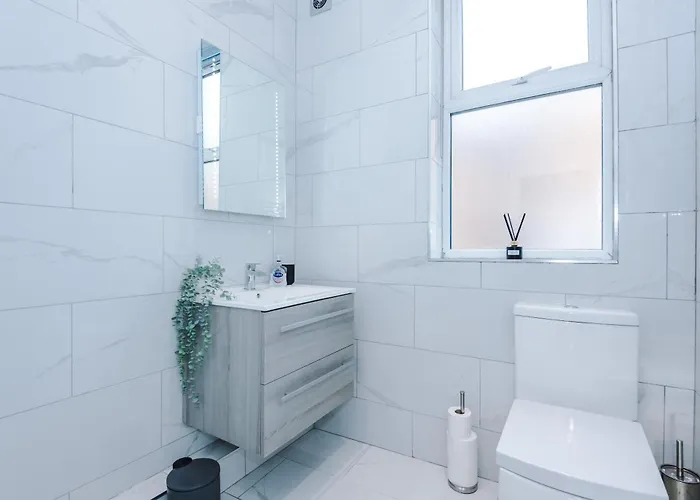 Gatsby House - Parking & Pool Table *