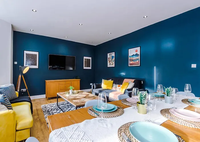 Gatsby House - Parking & Pool Table דירה