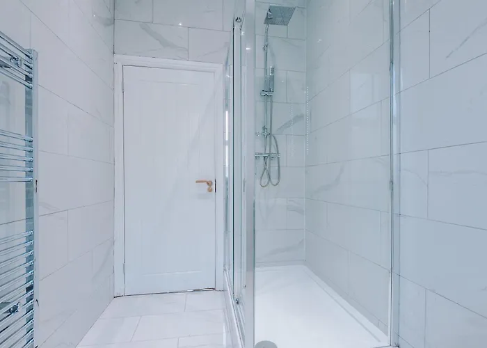 Gatsby House - Parking & Pool Table *