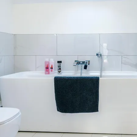 The Gatsby In 3 Bedrooms - Parking Harrogate